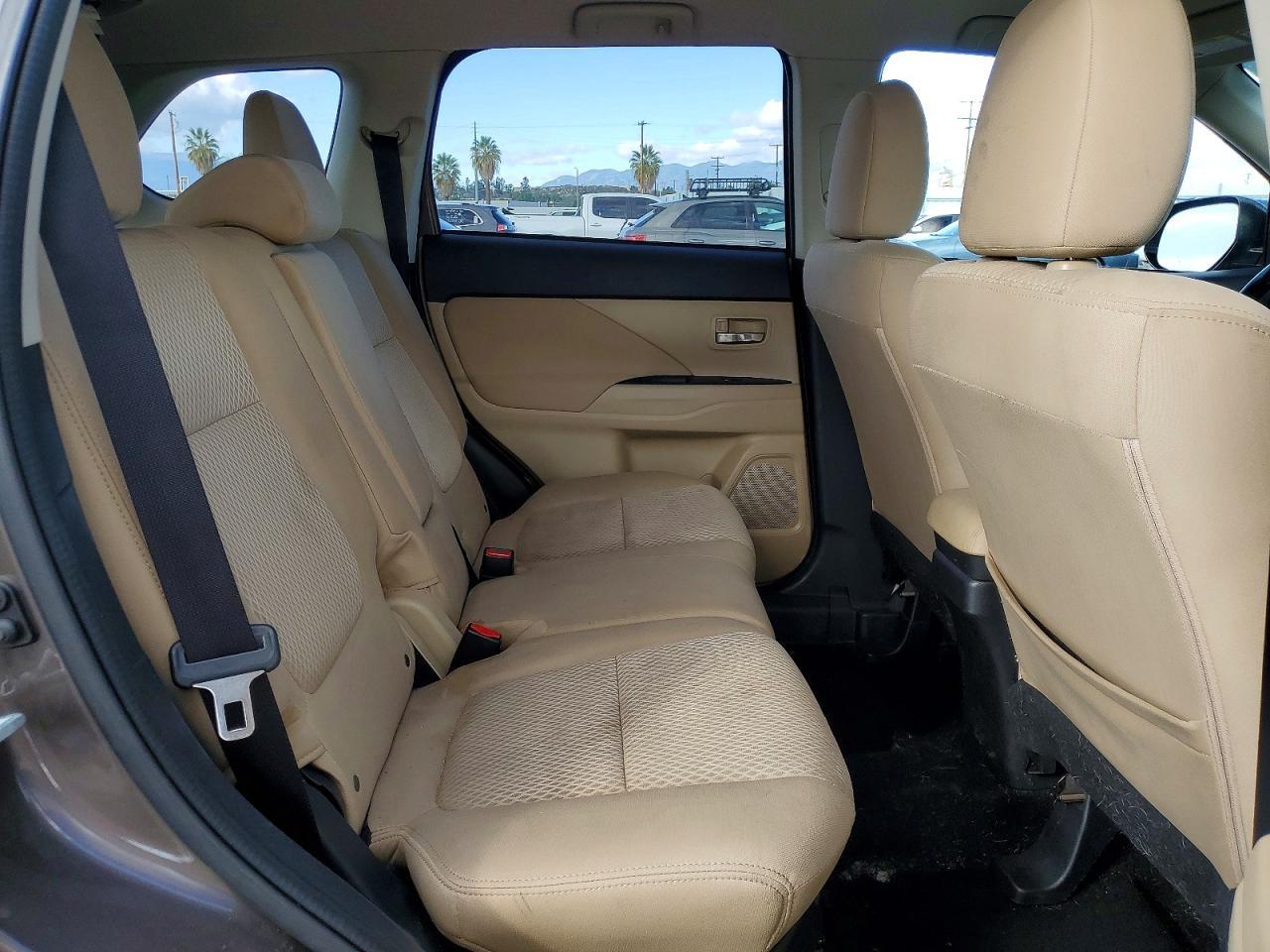 2016 MITSUBISHI outlander