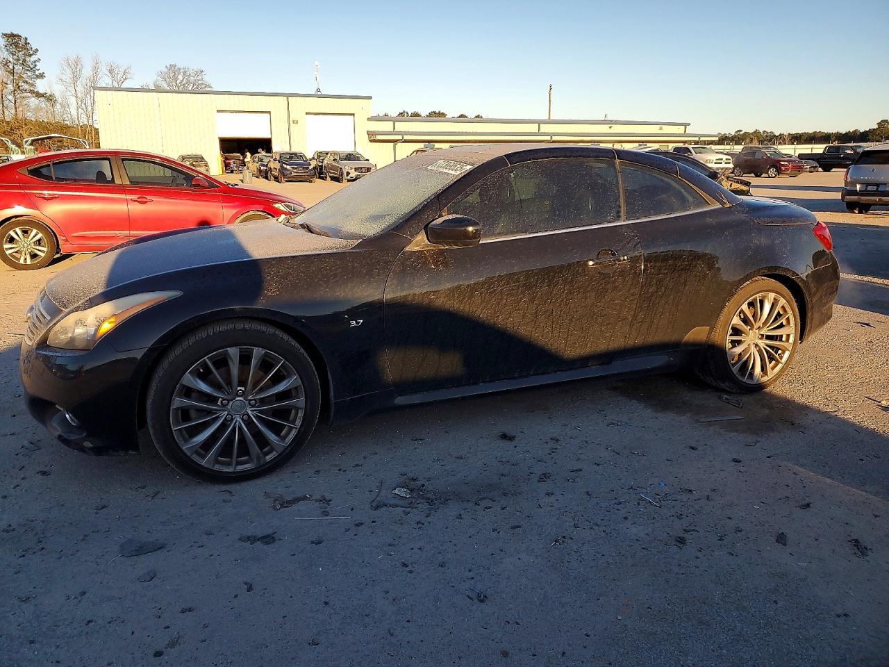 2015 INFINITI Q60