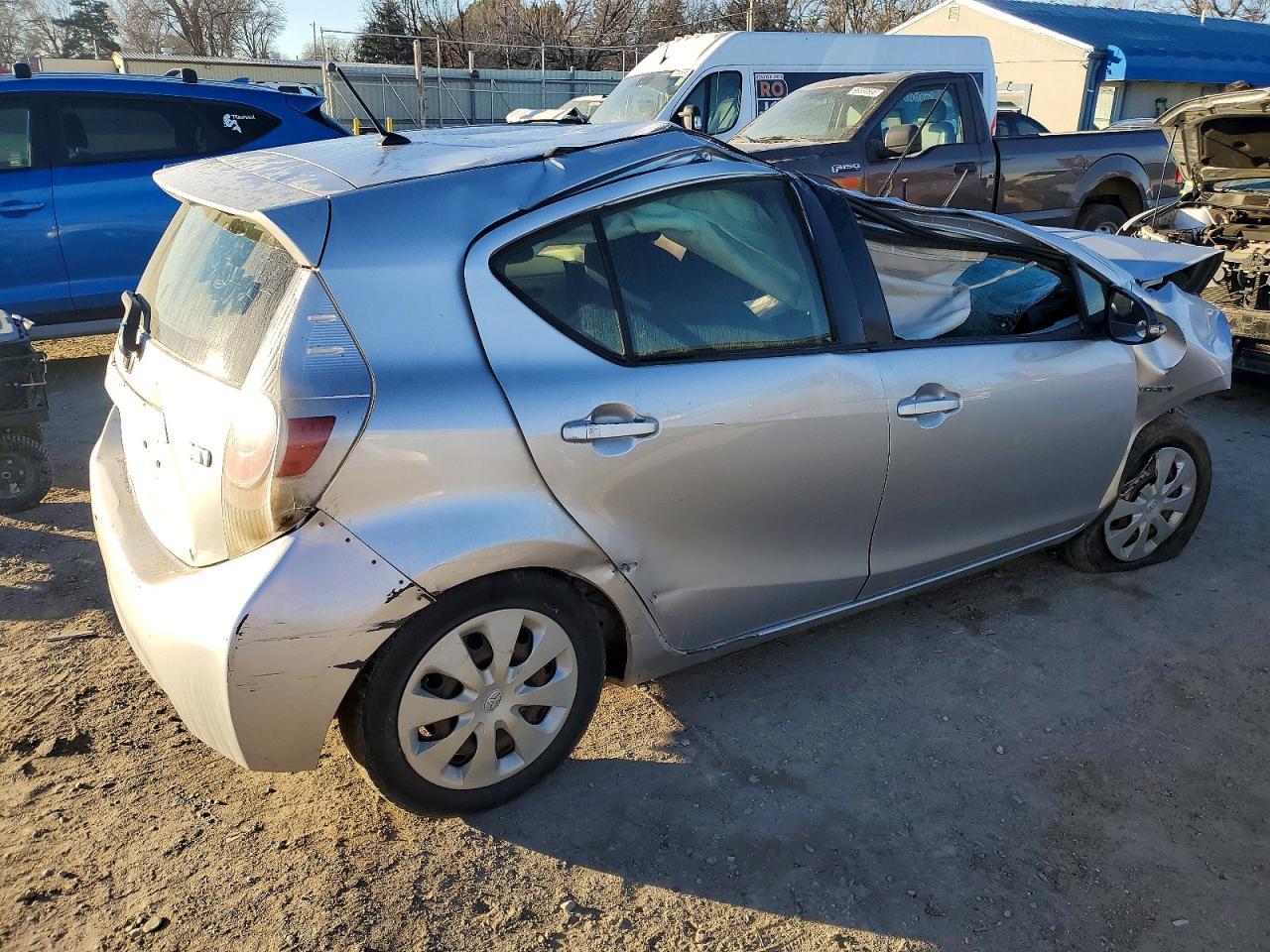 2013 TOYOTA Prius c