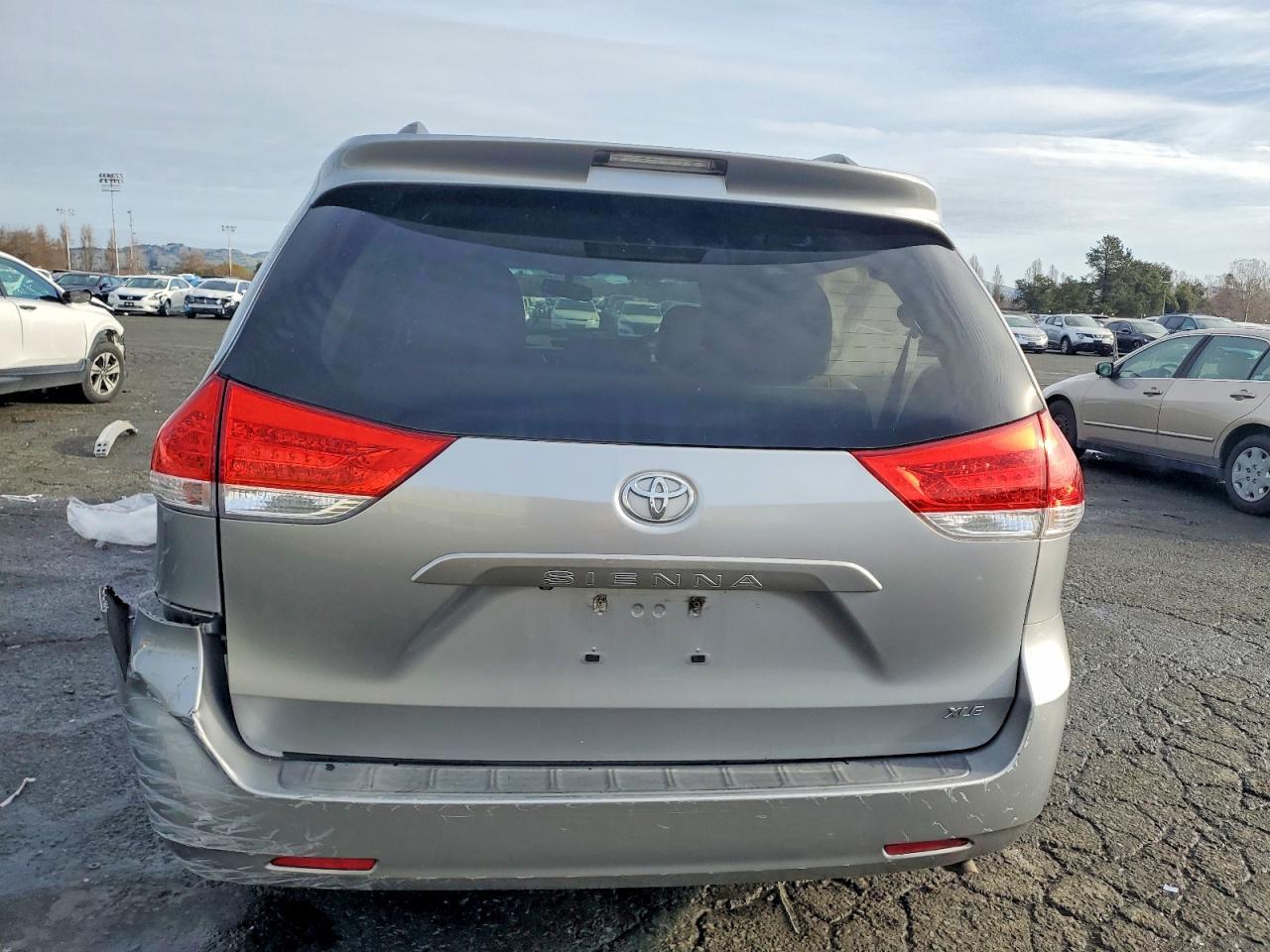 2013 TOYOTA SIENNA