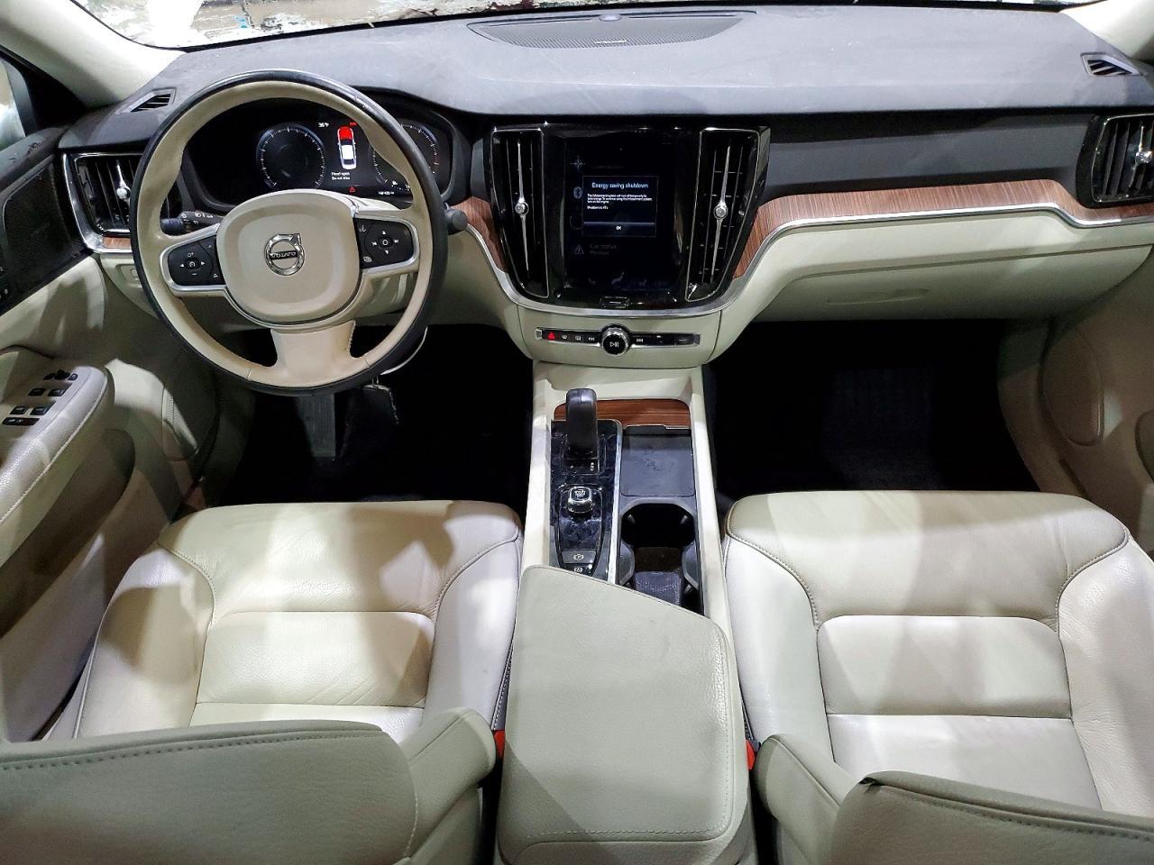 2022 VOLVO S60