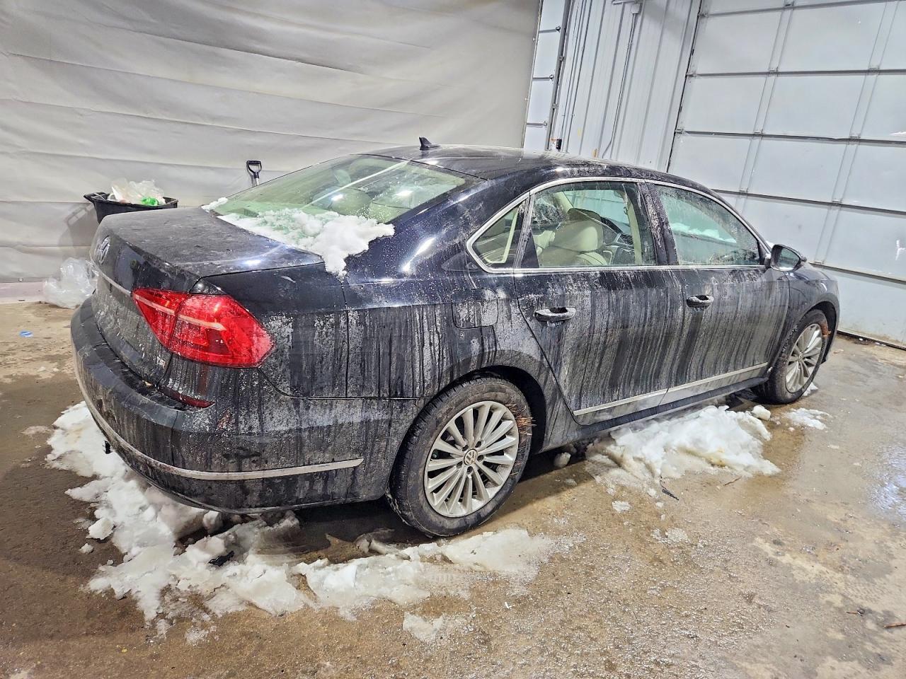 2016 VOLKSWAGEN Passat