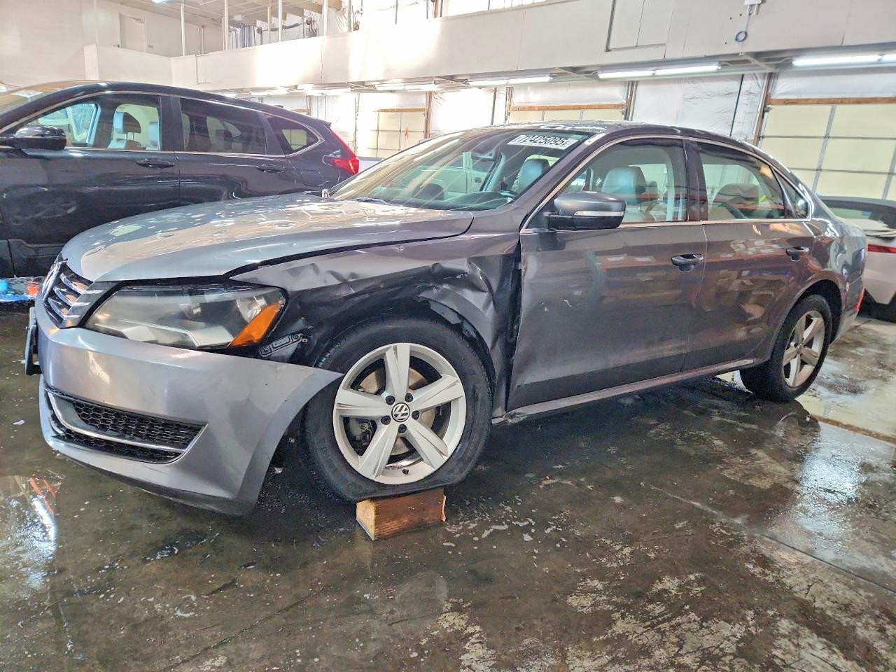 2013 VOLKSWAGEN Passat