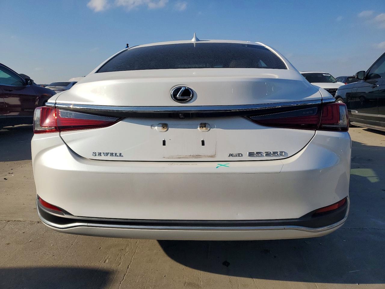 2021 LEXUS ES 250