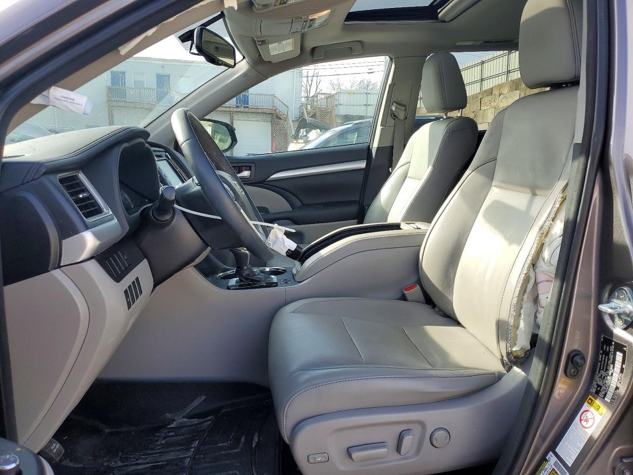 2016 TOYOTA HIGHLANDER