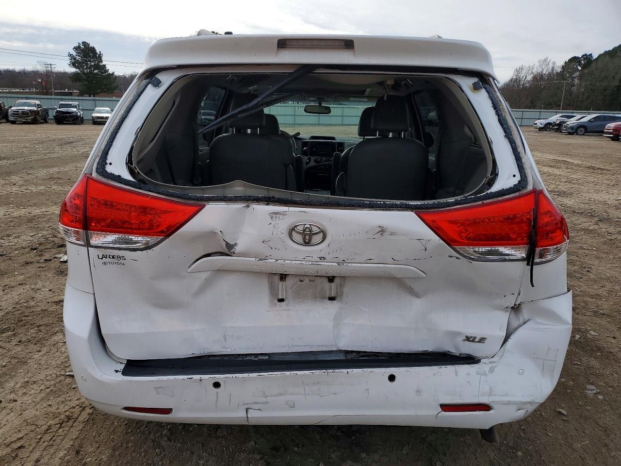 2014 TOYOTA SIENNA