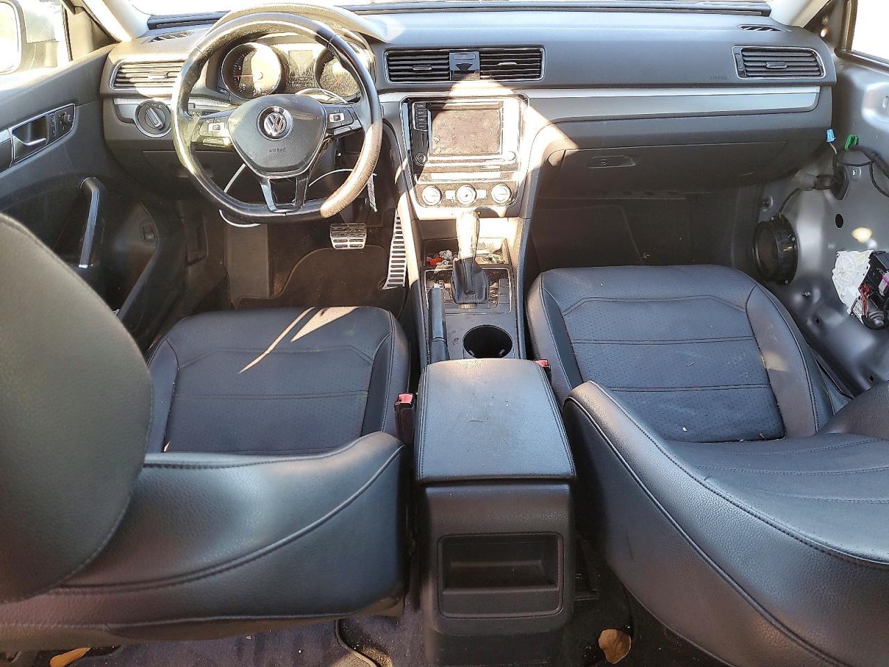2018 VOLKSWAGEN Passat