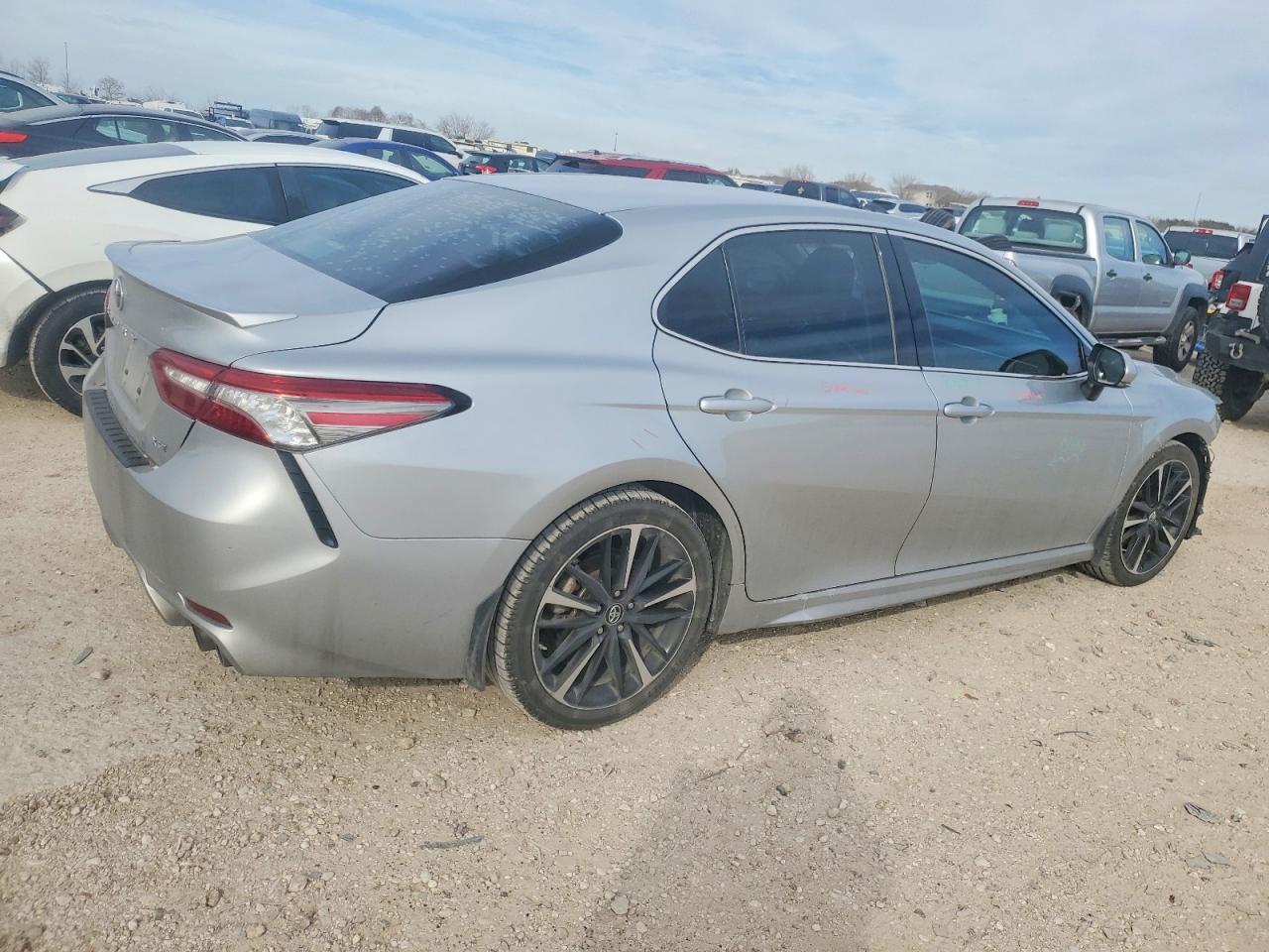 2018 TOYOTA CAMRY