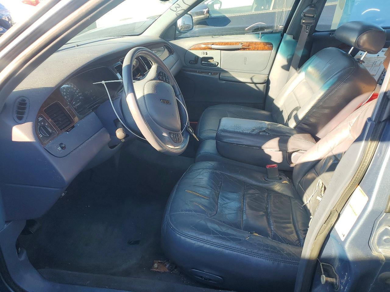 2000 LINCOLN Town Car
