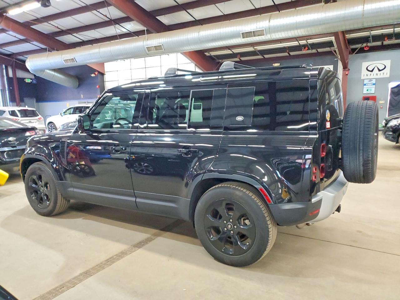 2024 LAND ROVER Defender