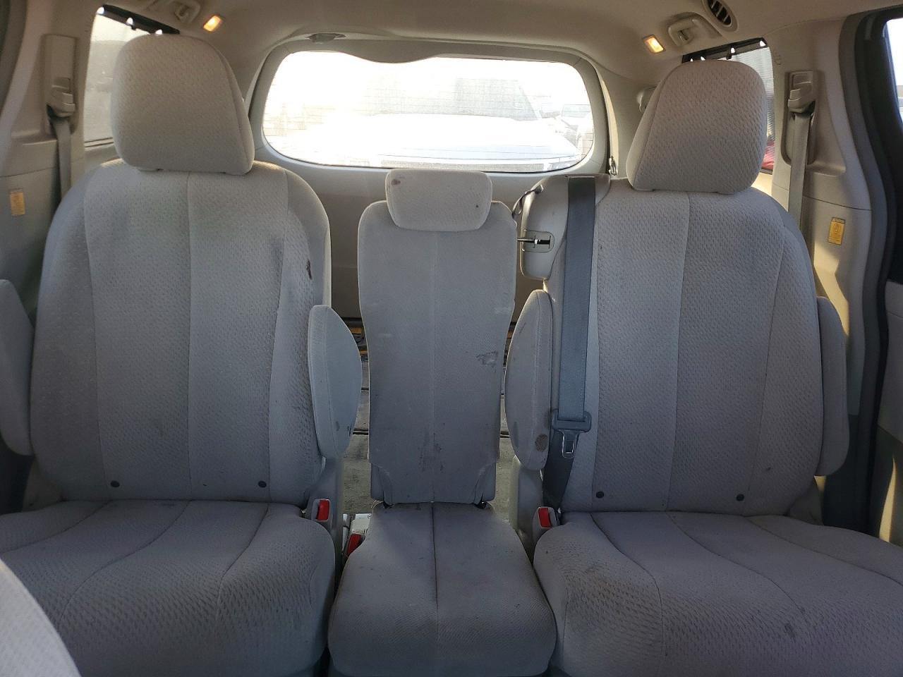 2012 TOYOTA SIENNA