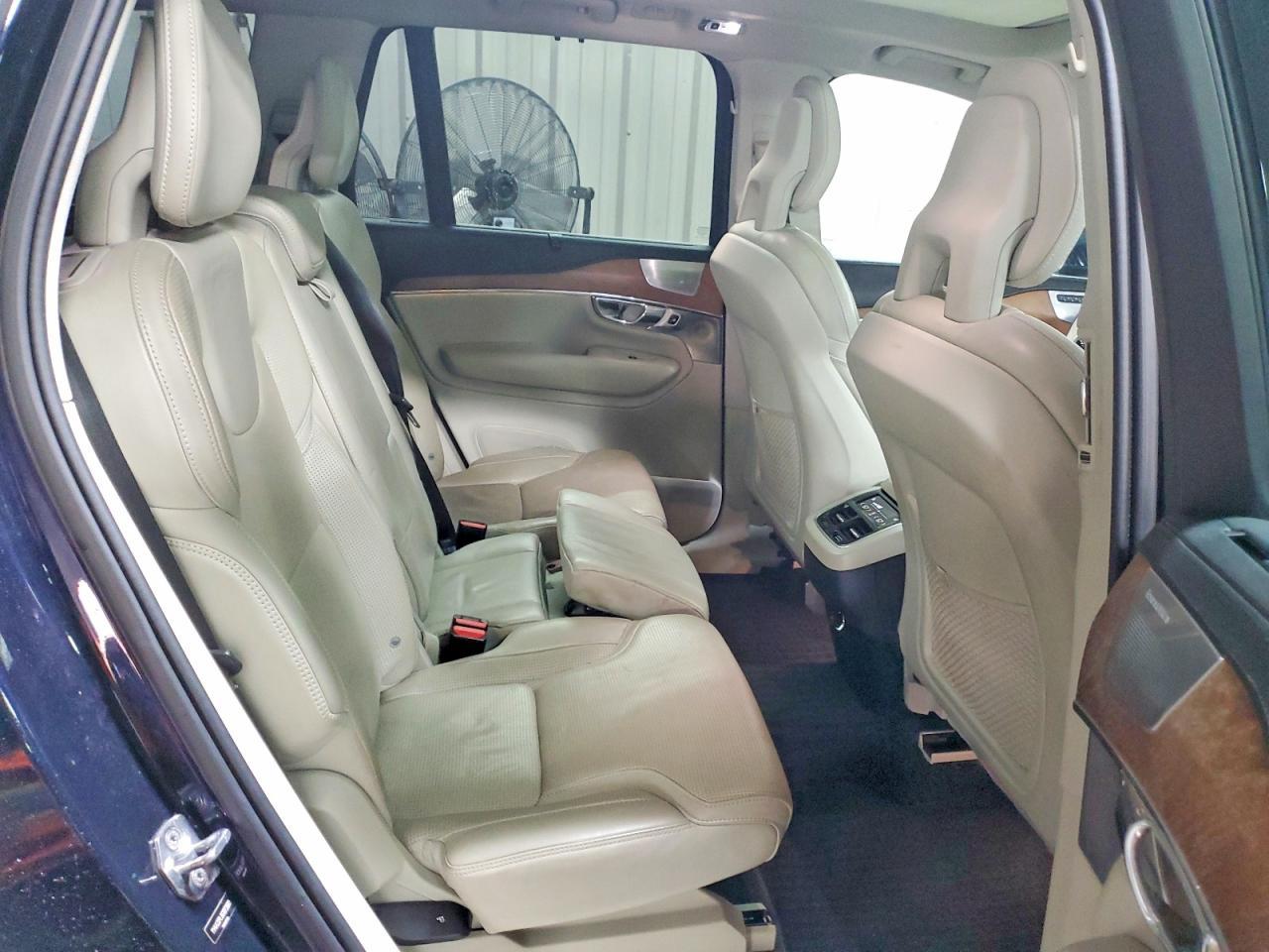 2016 VOLVO XC90