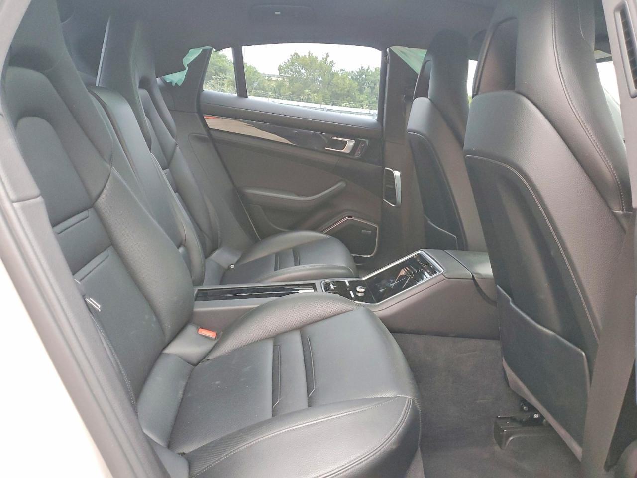 2018 PORSCHE Panamera