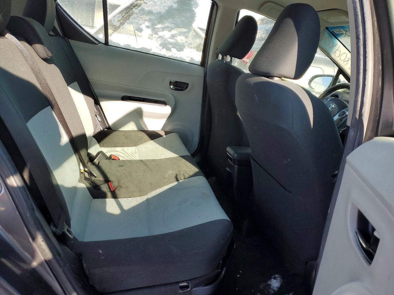2013 TOYOTA Prius c