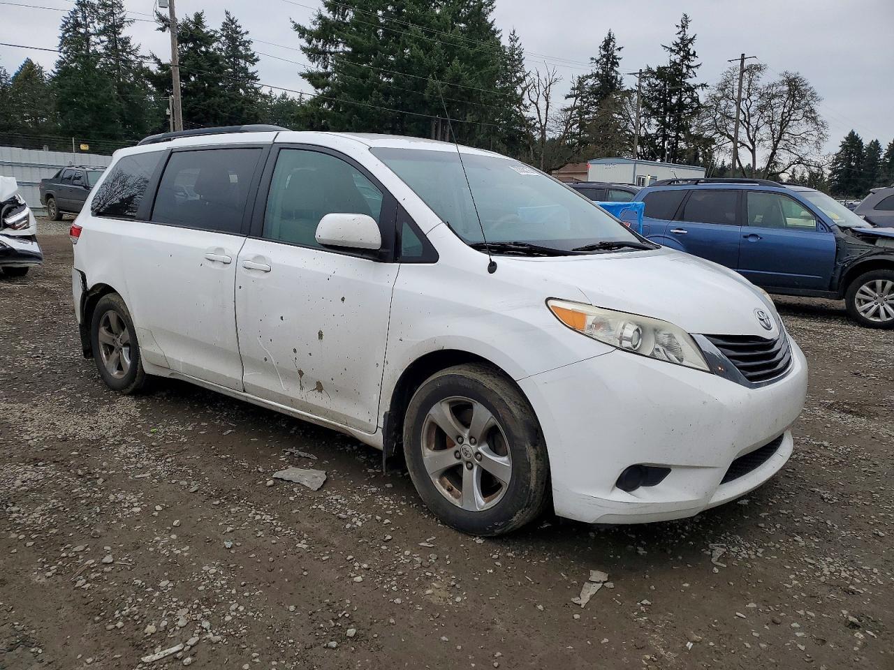 2012 TOYOTA SIENNA
