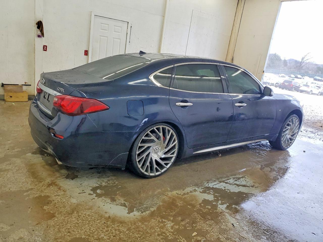 2016 INFINITI Q70