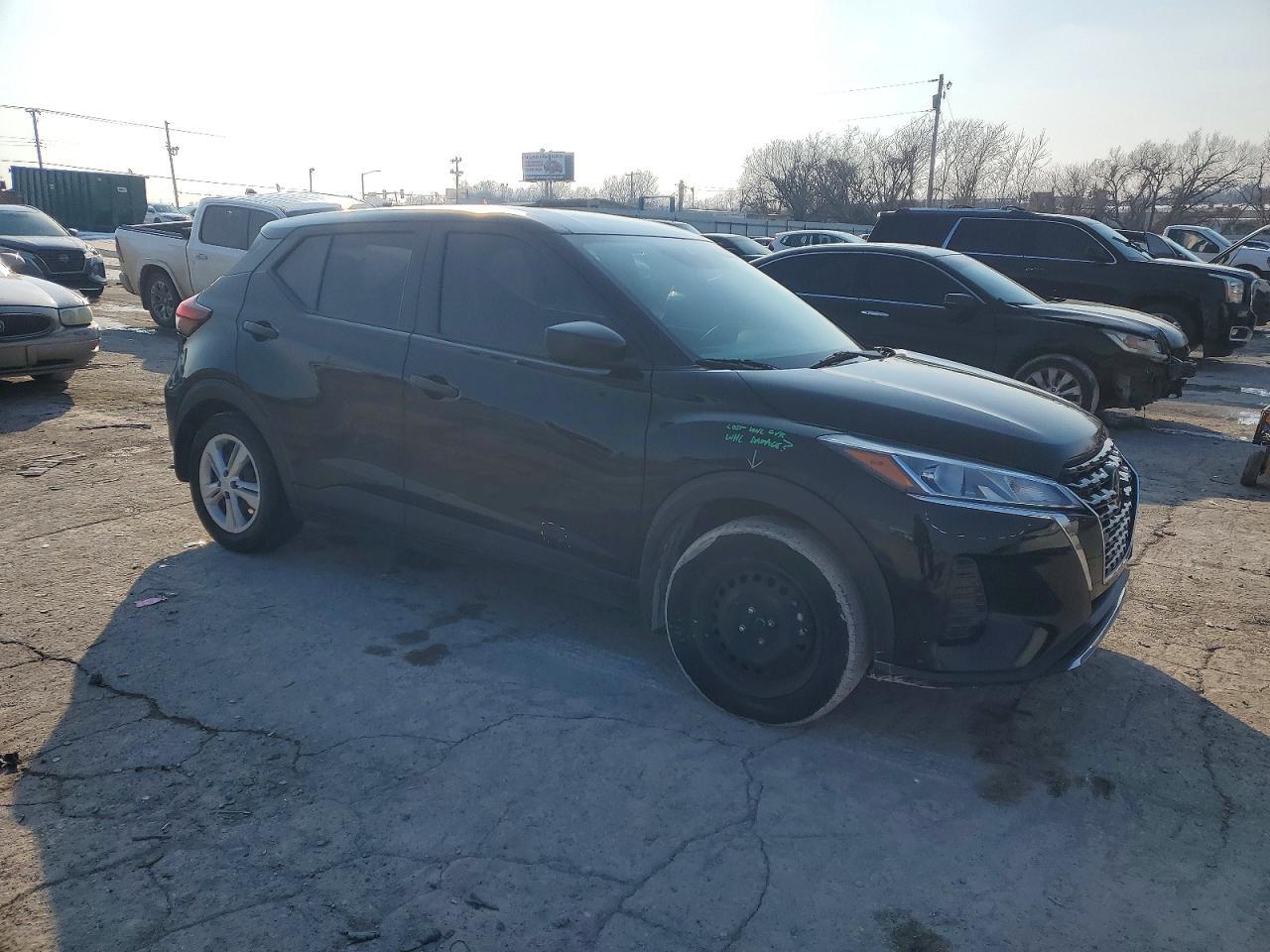 2021 NISSAN KICKS