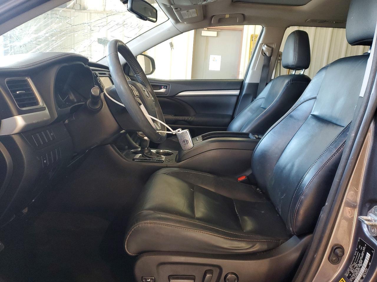 2016 TOYOTA HIGHLANDER