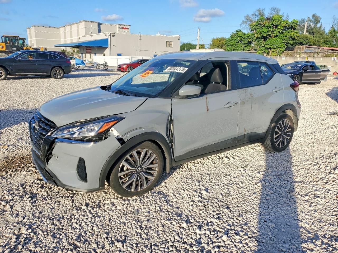 2023 NISSAN KICKS