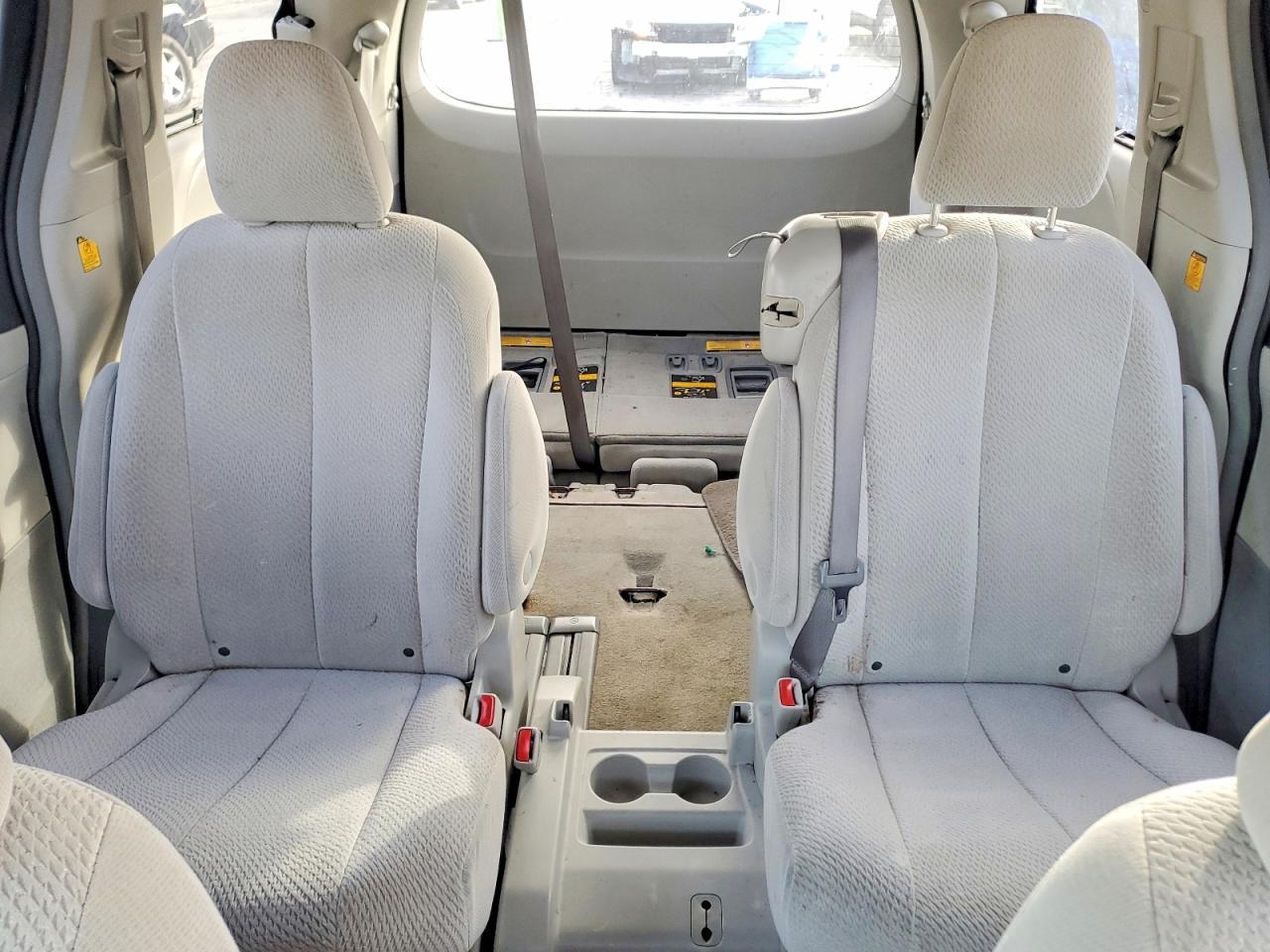 2011 TOYOTA SIENNA