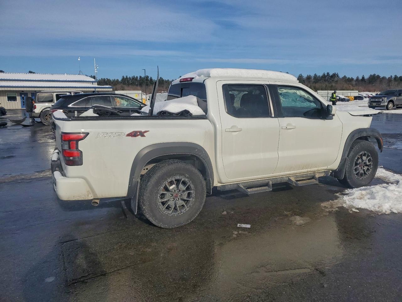 2023 NISSAN Frontier