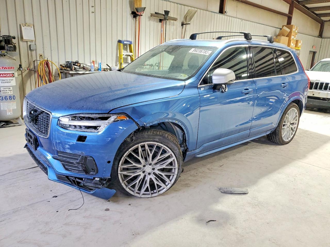 2017 VOLVO XC90