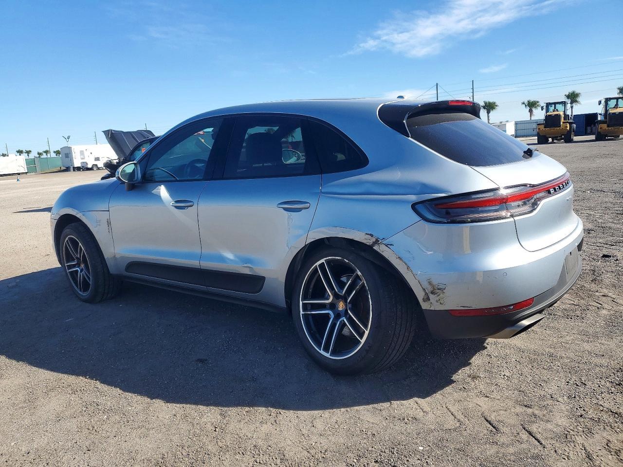 2020 PORSCHE Macan