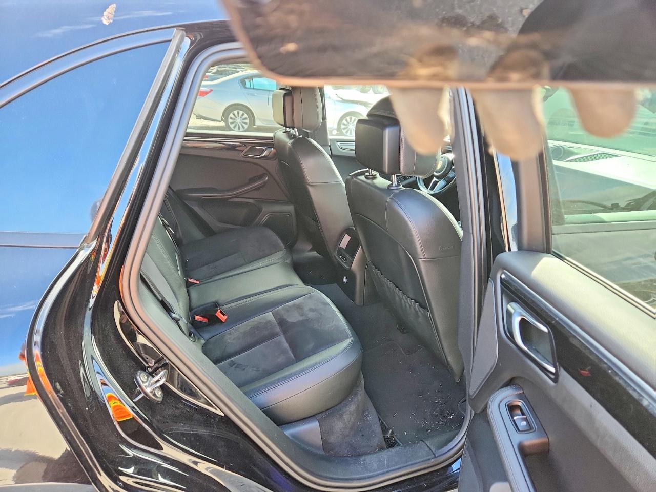 2015 PORSCHE Macan