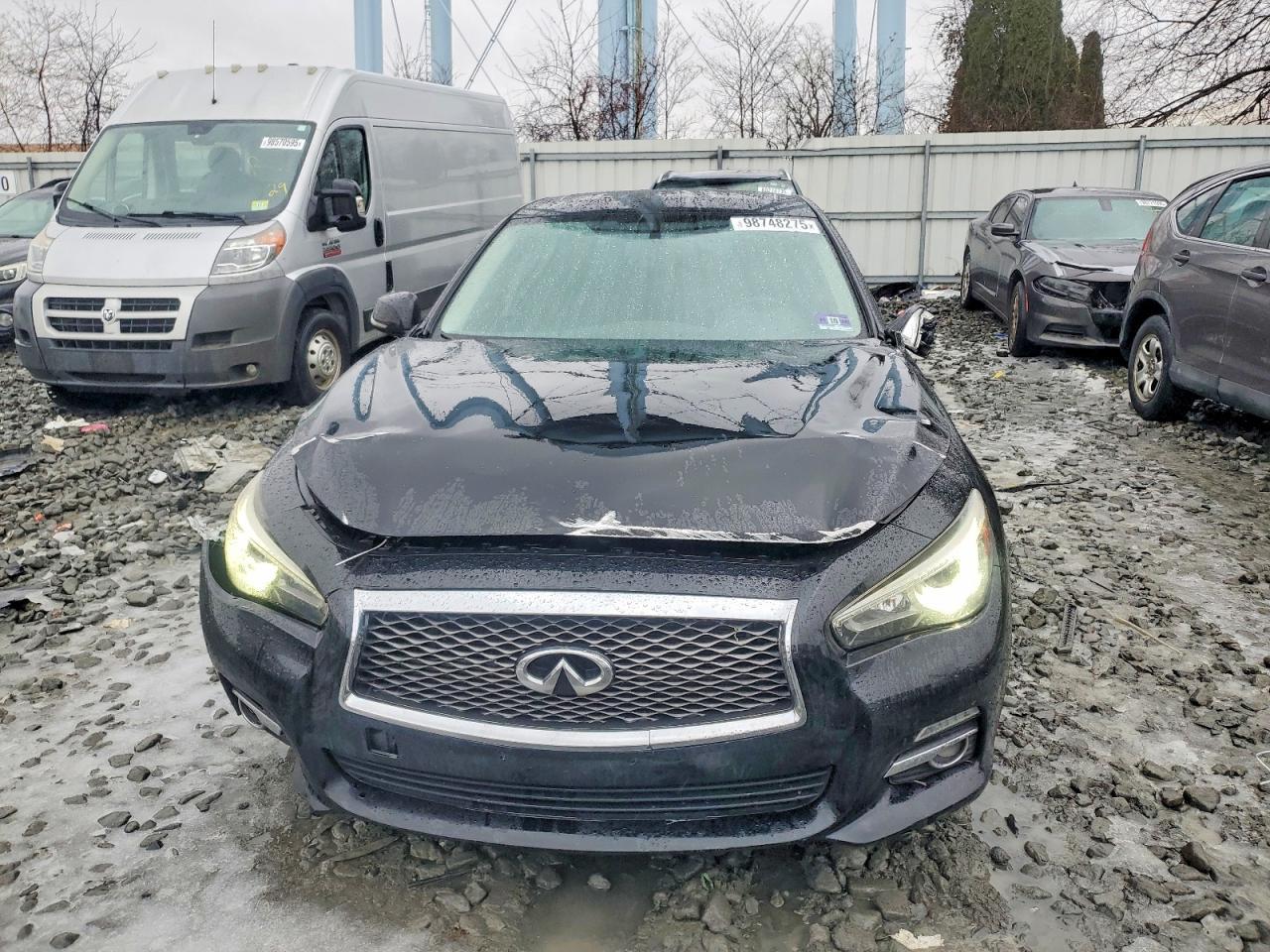 2015 INFINITI Q50