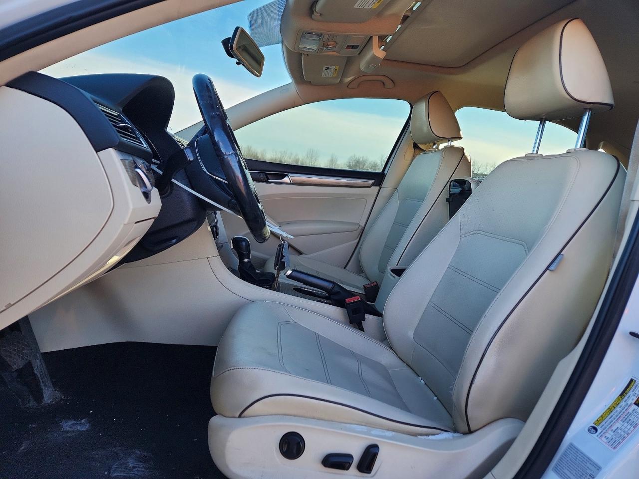 2016 VOLKSWAGEN Passat