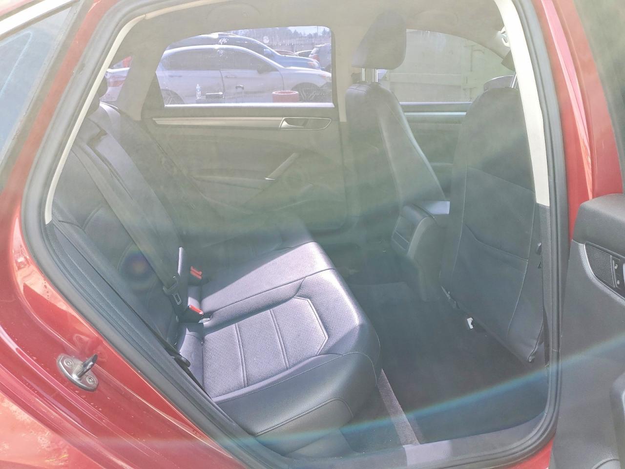 2017 VOLKSWAGEN Passat