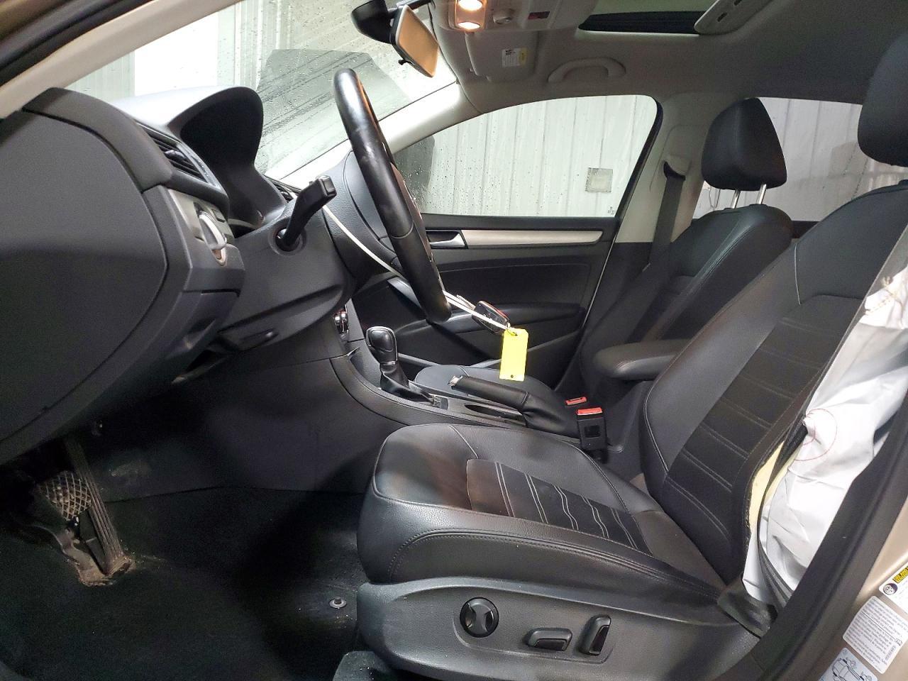 2015 VOLKSWAGEN Passat