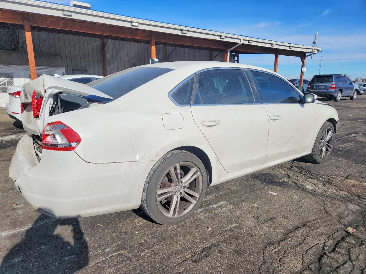 2014 VOLKSWAGEN Passat