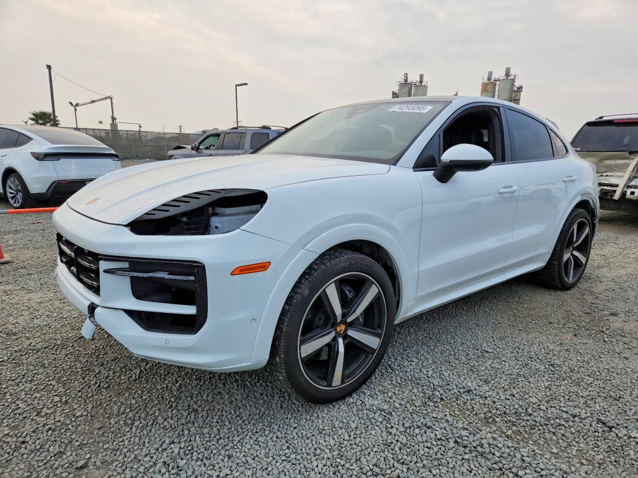 2024 PORSCHE CAYENNE