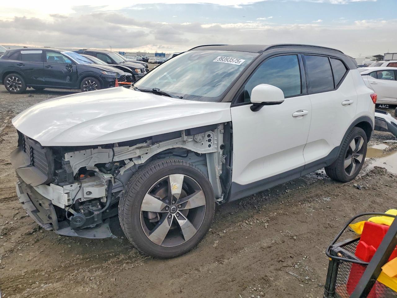 2019 VOLVO XC40