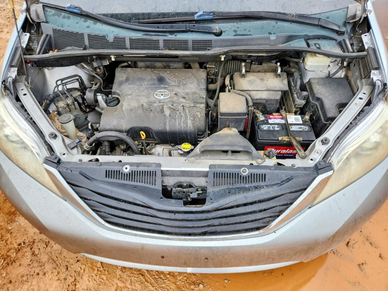 2011 TOYOTA SIENNA