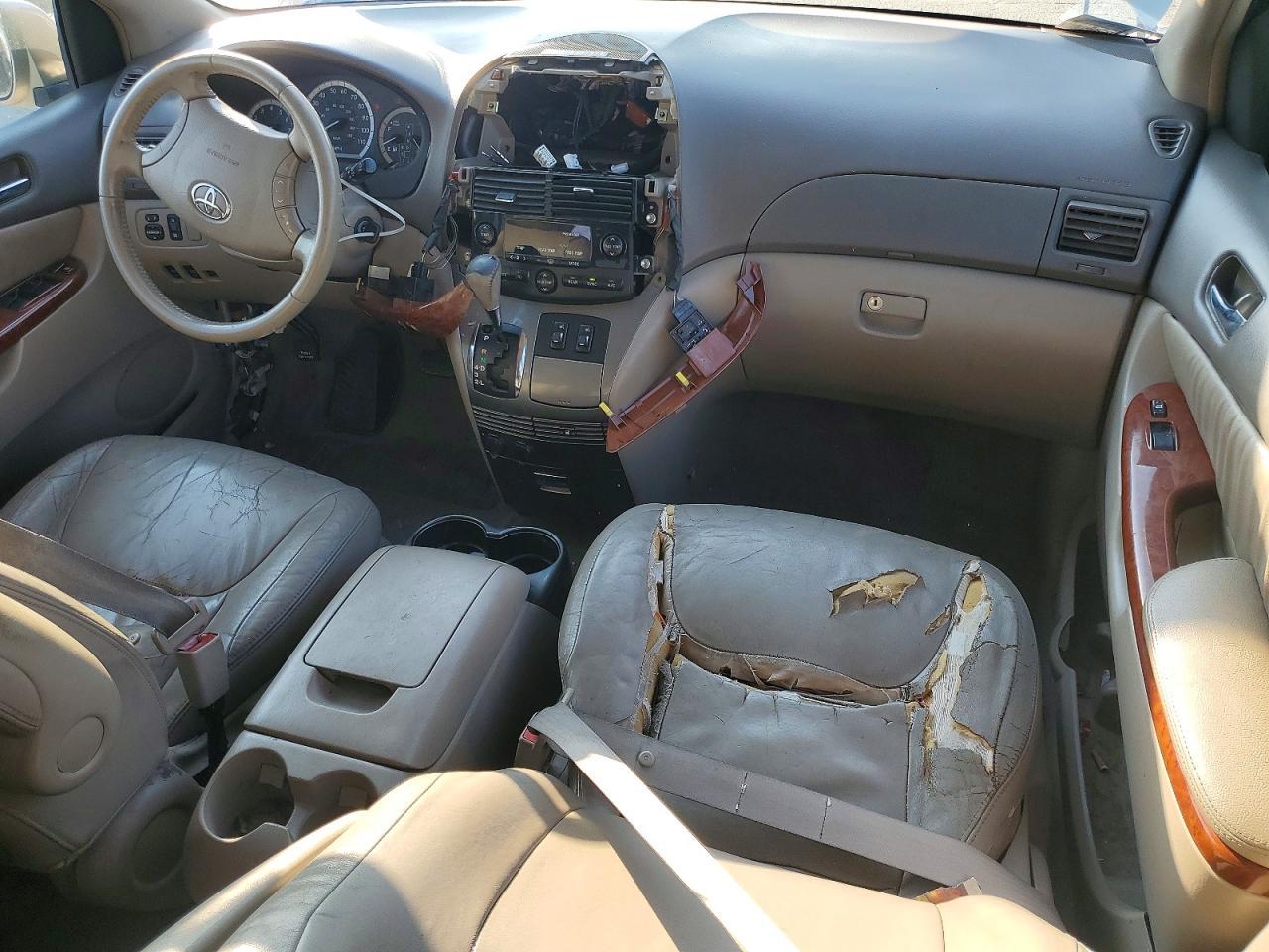 2004 TOYOTA SIENNA