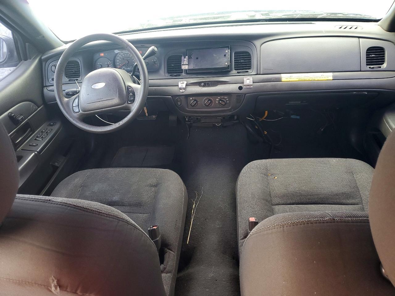 2004 FORD Crown Victoria