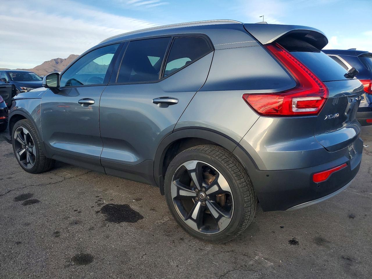 2019 VOLVO XC40