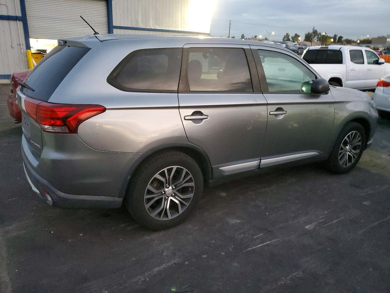 2016 MITSUBISHI outlander