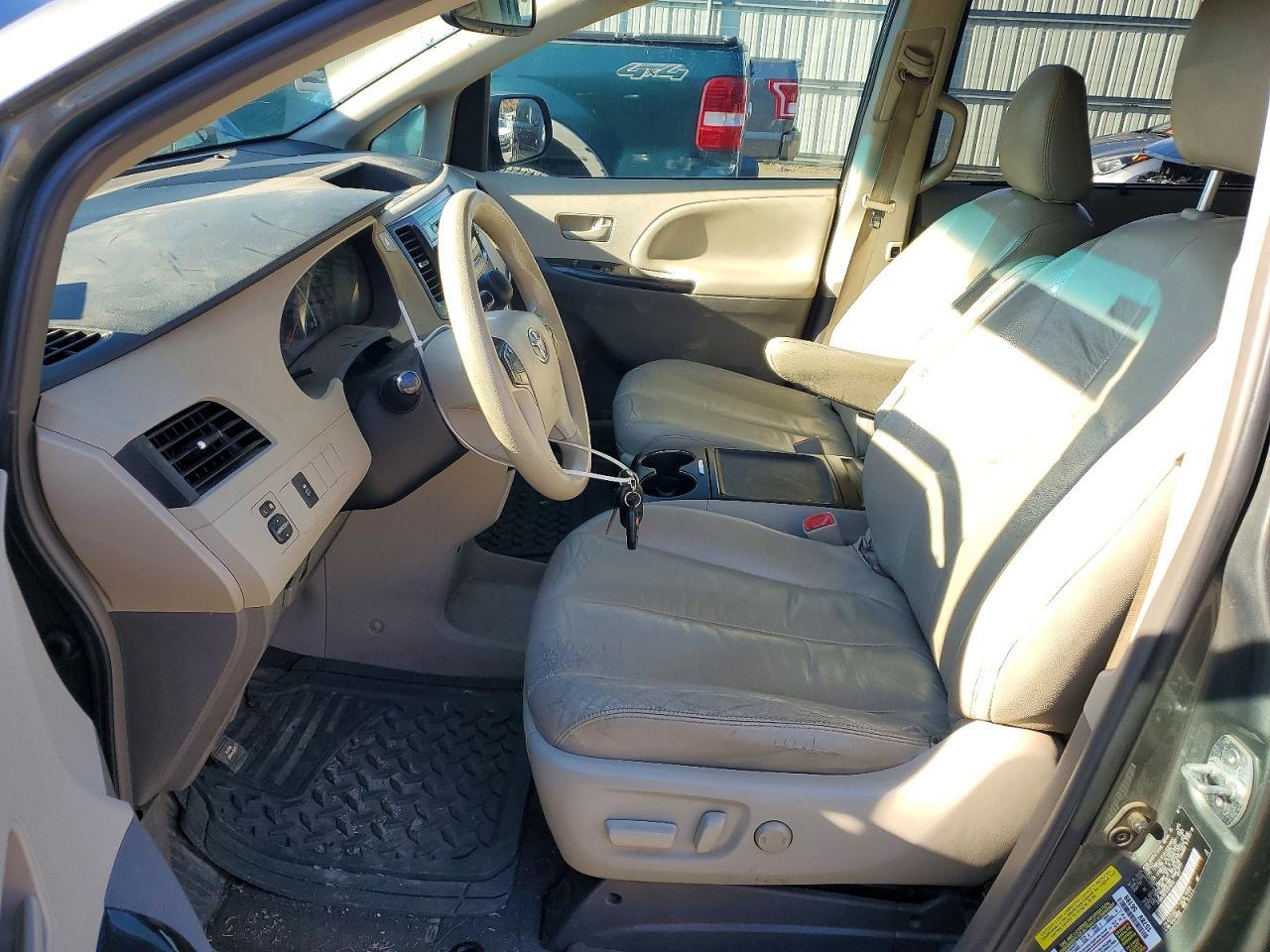 2014 TOYOTA SIENNA