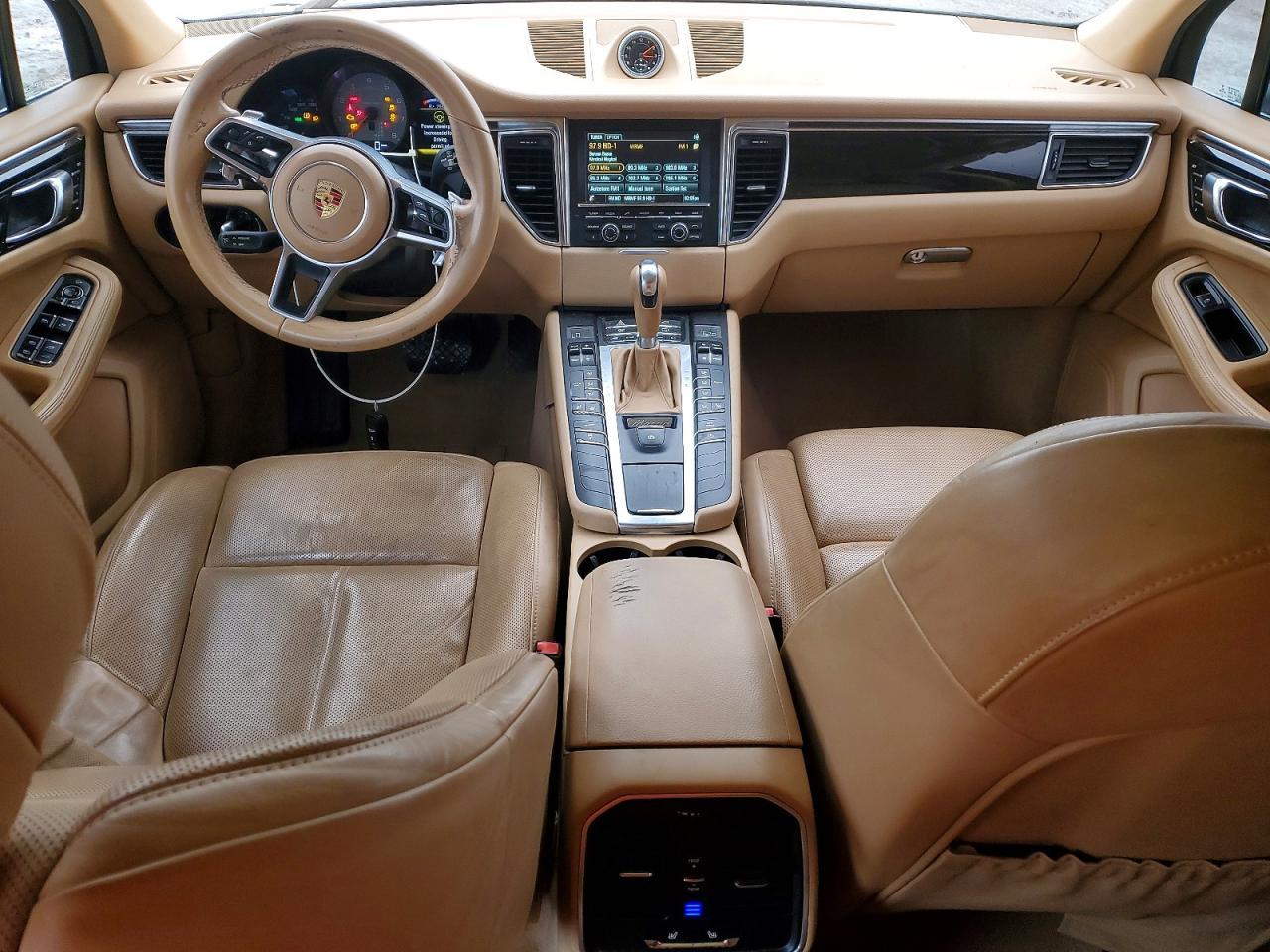 2016 PORSCHE Macan