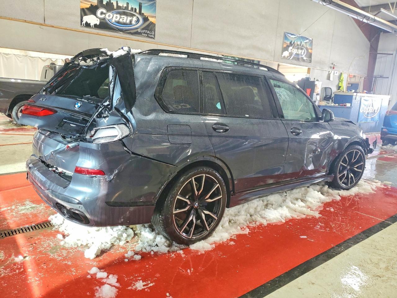 2022 BMW X7