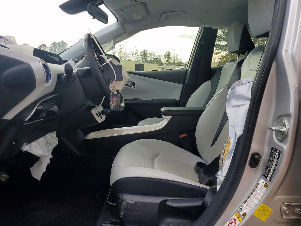 2016 TOYOTA PRIUS
