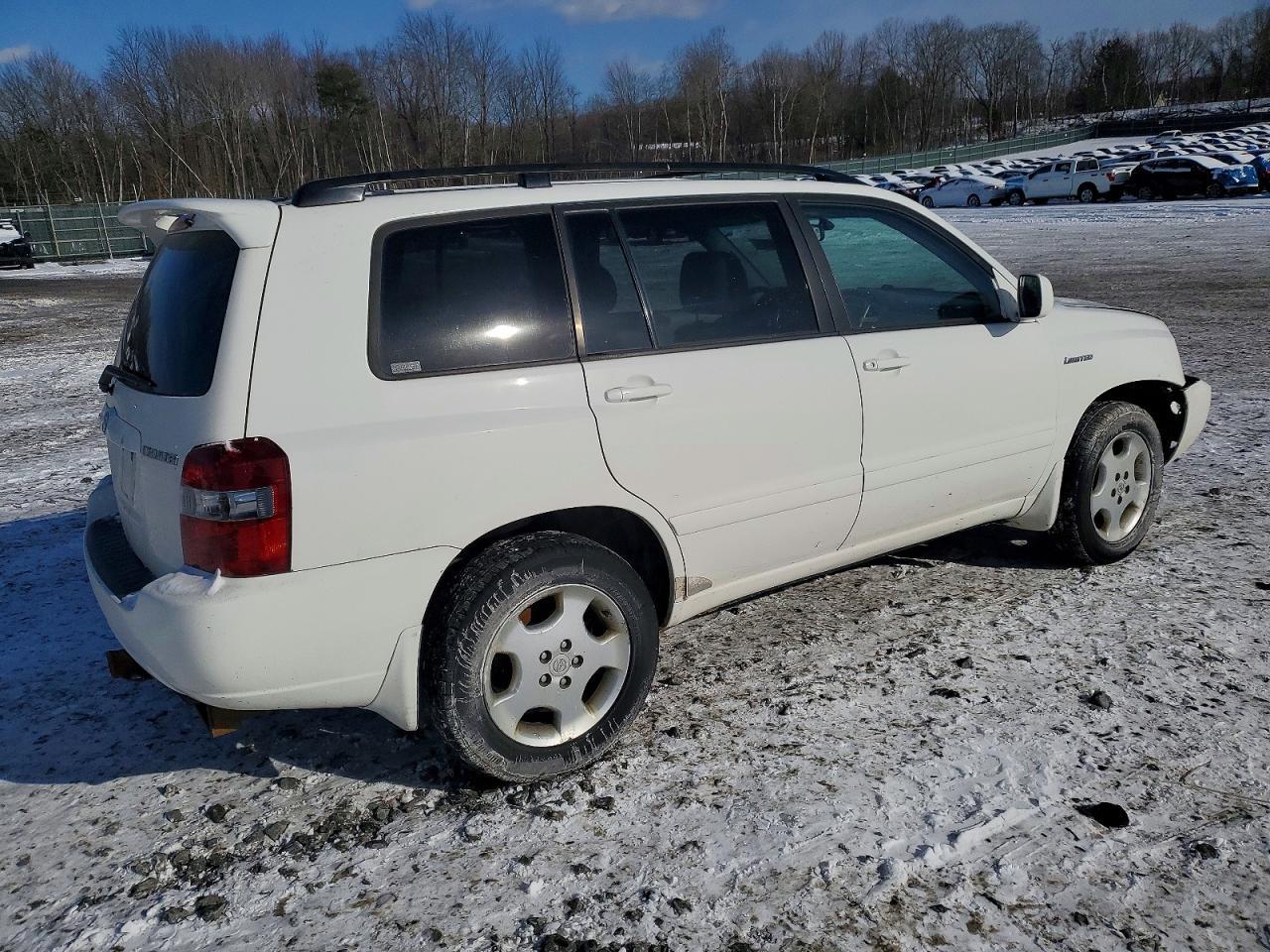 2004 TOYOTA HIGHLANDER