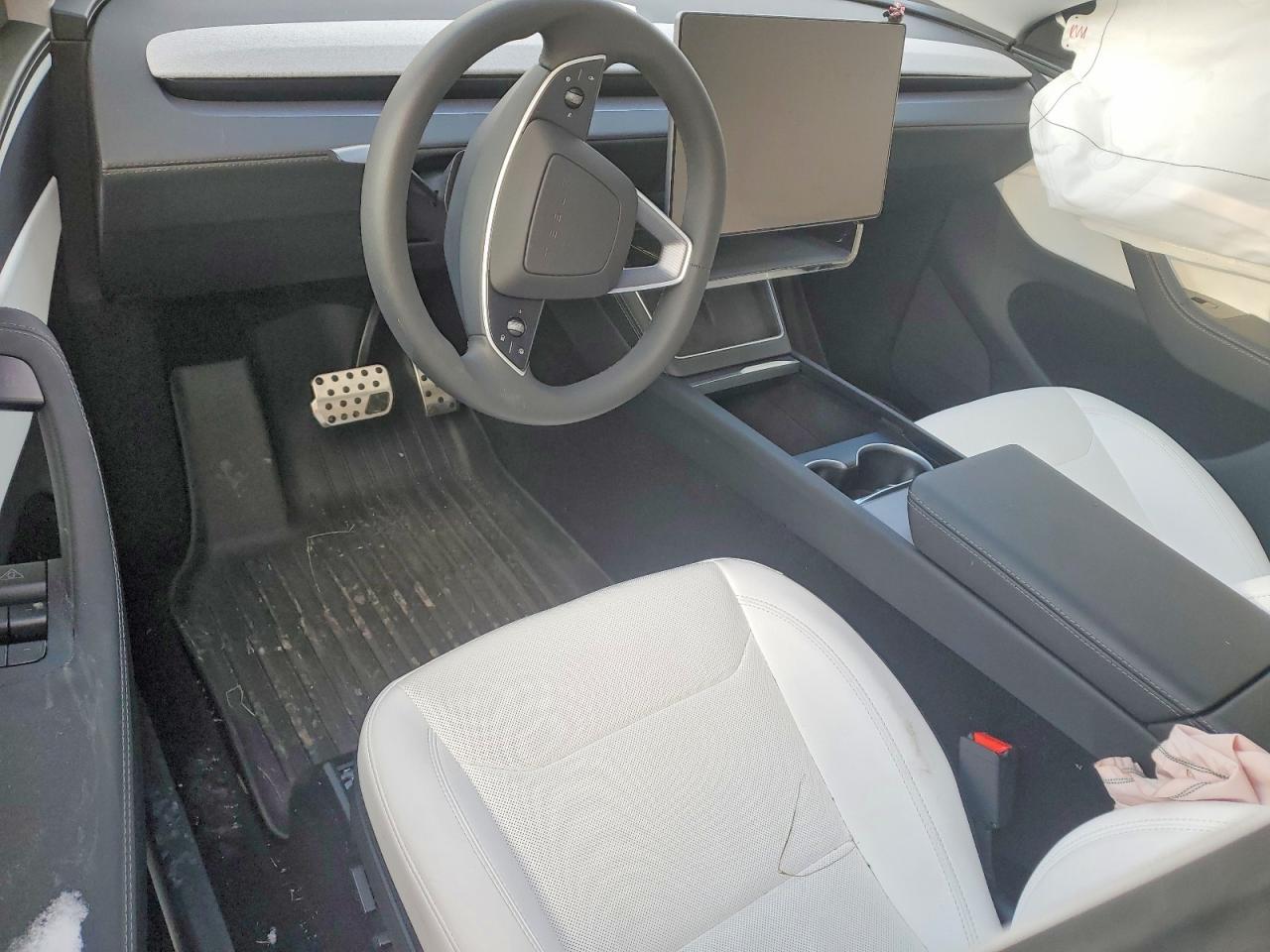 2026 TESLA MODEL Y