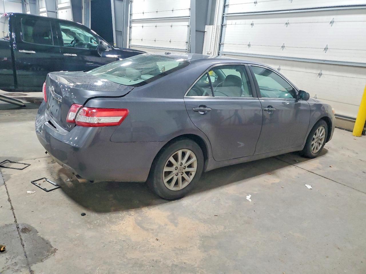 2011 TOYOTA CAMRY