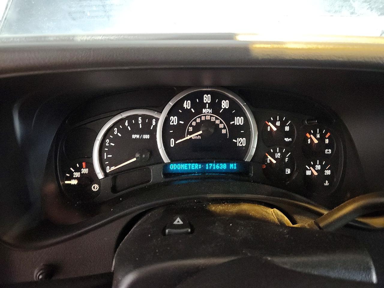 2004 CHEVROLET Tahoe