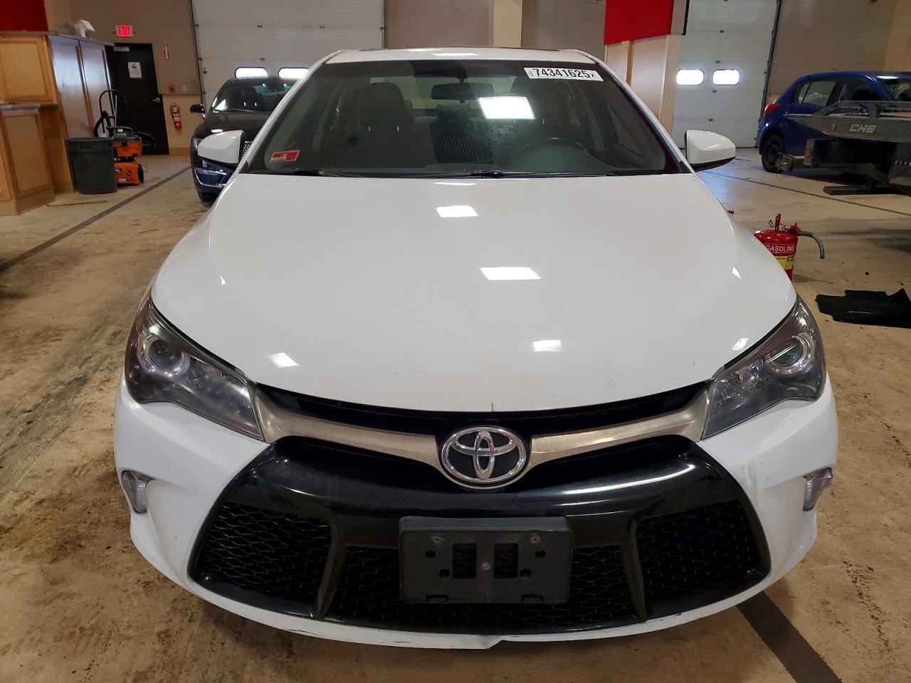2016 TOYOTA CAMRY
