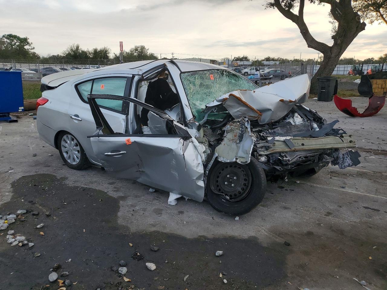 2019 NISSAN VERSA